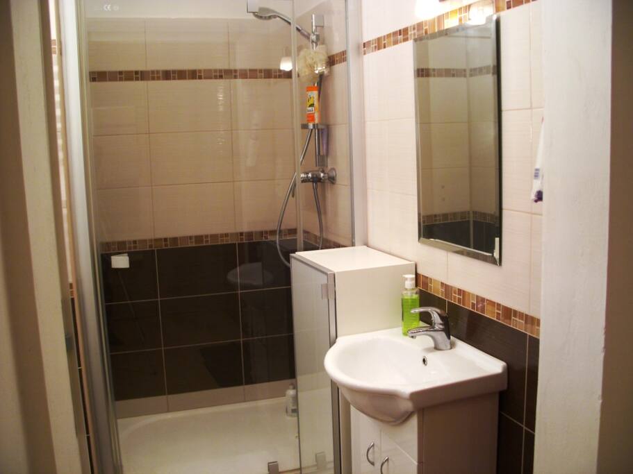 Bathroom2
Badezimmer2