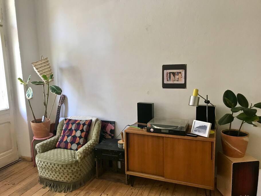 Feel free to test your fresh bought vinyls directly at your new temporary home!