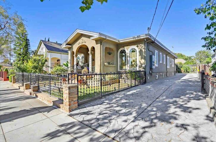 474 Grand House 7B4.5B Downtown San Jose gallery image 3