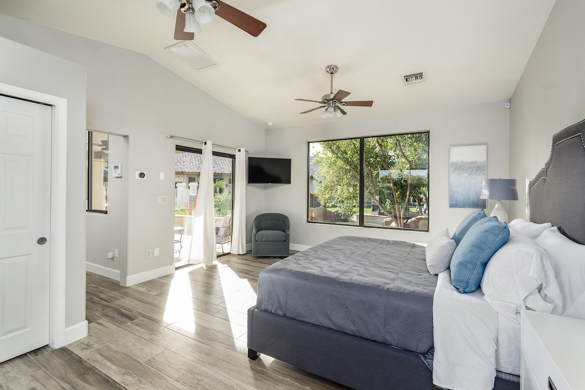 [Dormitor 7 /Casă de oaspeți] Pat matrimonial cu ieșire la patio