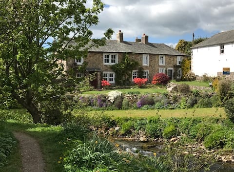 Cosy fireside cottage for walkers, Lake District