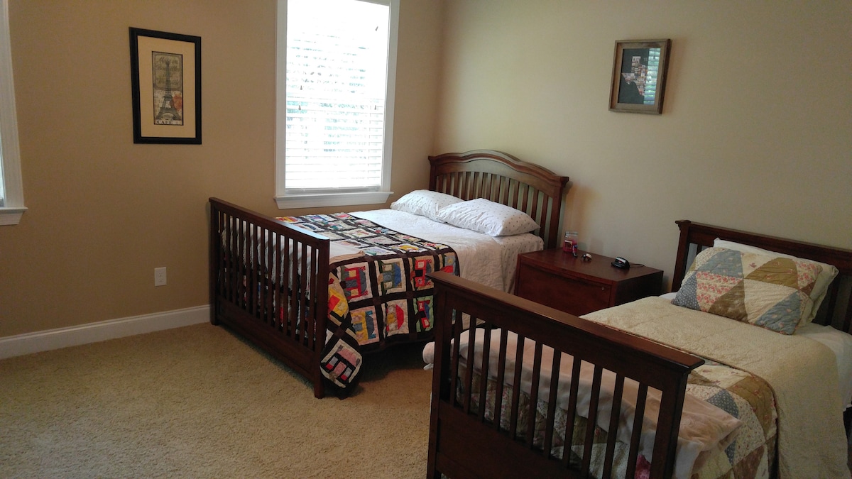 Dhoma e gjumit e shtëpisë së miqve - e plotë dhe dyshe