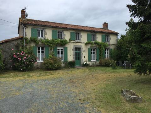 Large charming cottage 40 minutes from Puy du Fou