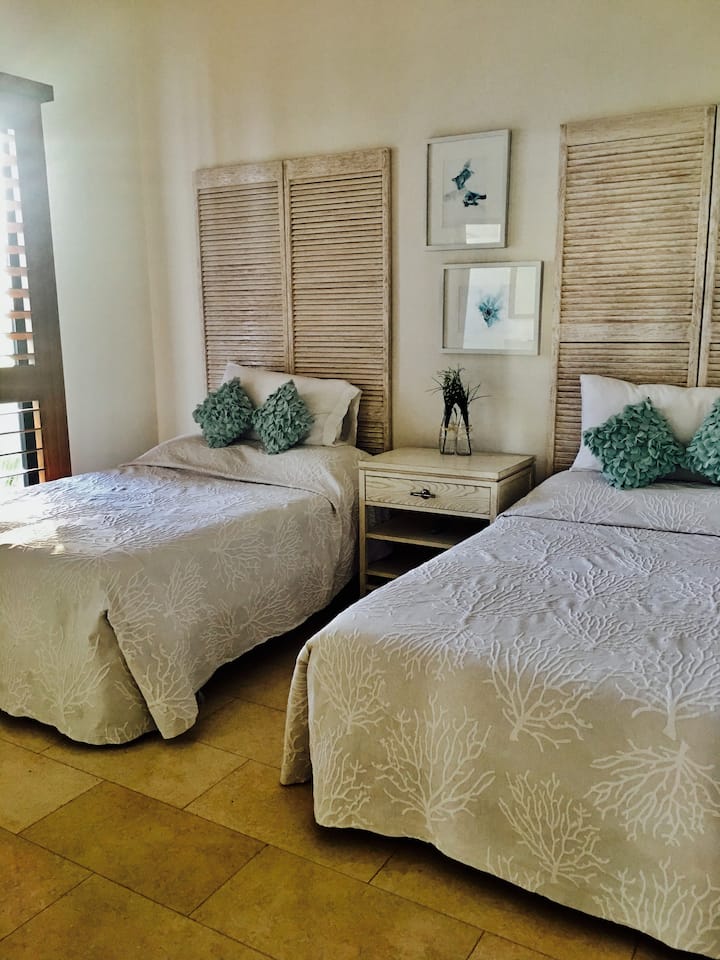 Chumba cha kulala cha tano kilicho na mtaro kwenye ghorofa ya chini, vitanda viwili