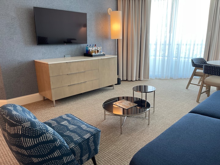 Fontainebl... Hotel 1 Bedroom Suite Tresor Tower - Miami Beach, FL