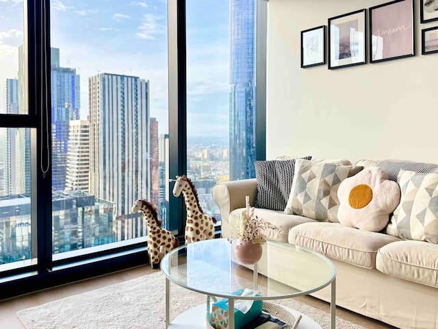 Skyline City View | CBD apt with car park