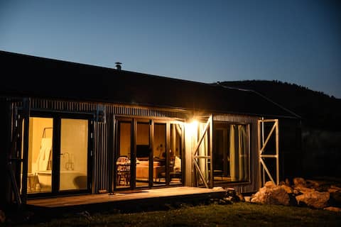 Top performing Airbnb: + MOUNTAIN TRANQUILITY + Fireplace + PETS WELCOME in Crackenback