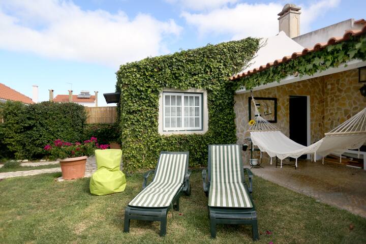 Like-home Casa da Hera with garden and barbecue