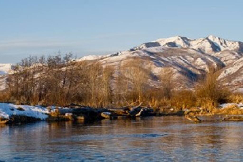 Fly fishing the Eagle River in winter