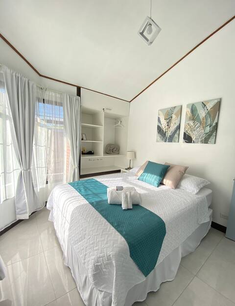 3 Minutes from SJO Ana´s Home Airport