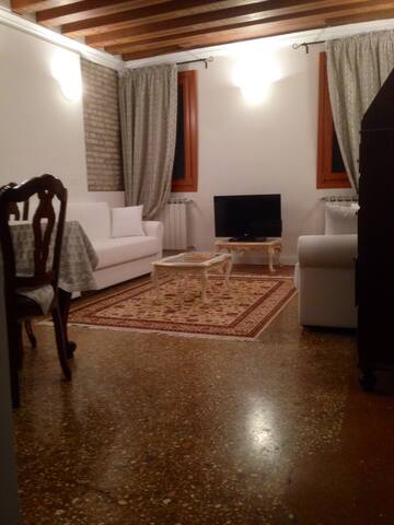 Venice Romantic home gallery image 3