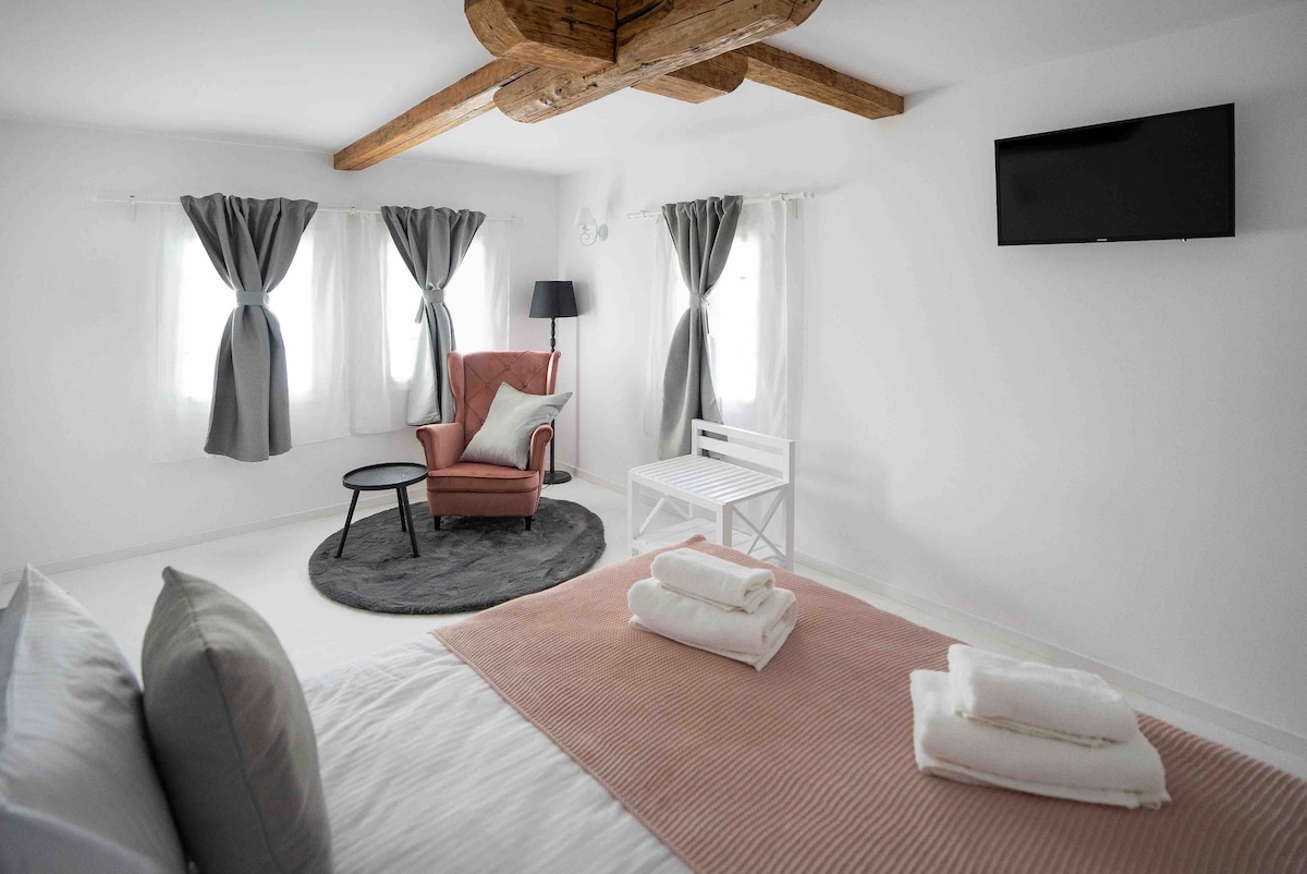 ห้องนอนชั้นล่าง