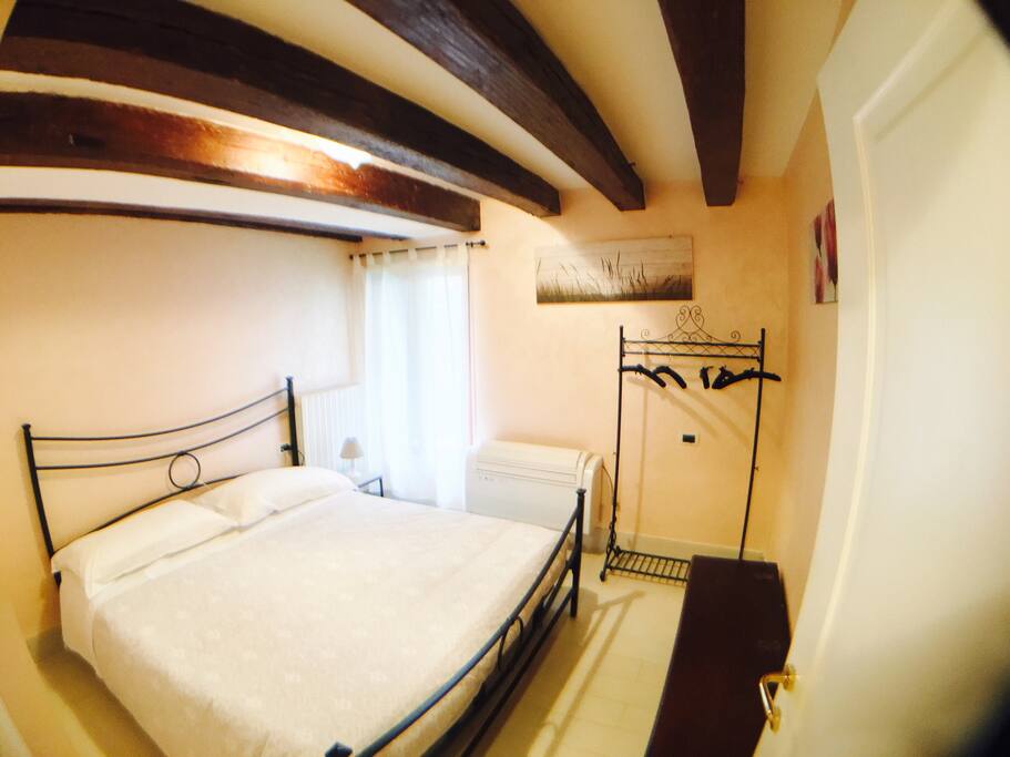 Bedroom with one windows, canal view.
Useful clothes rack.