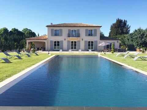 Luxurious Modern House Infinit Pool
