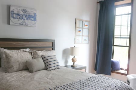 Joy's Place! Cozy, Comfortable and Quaint home