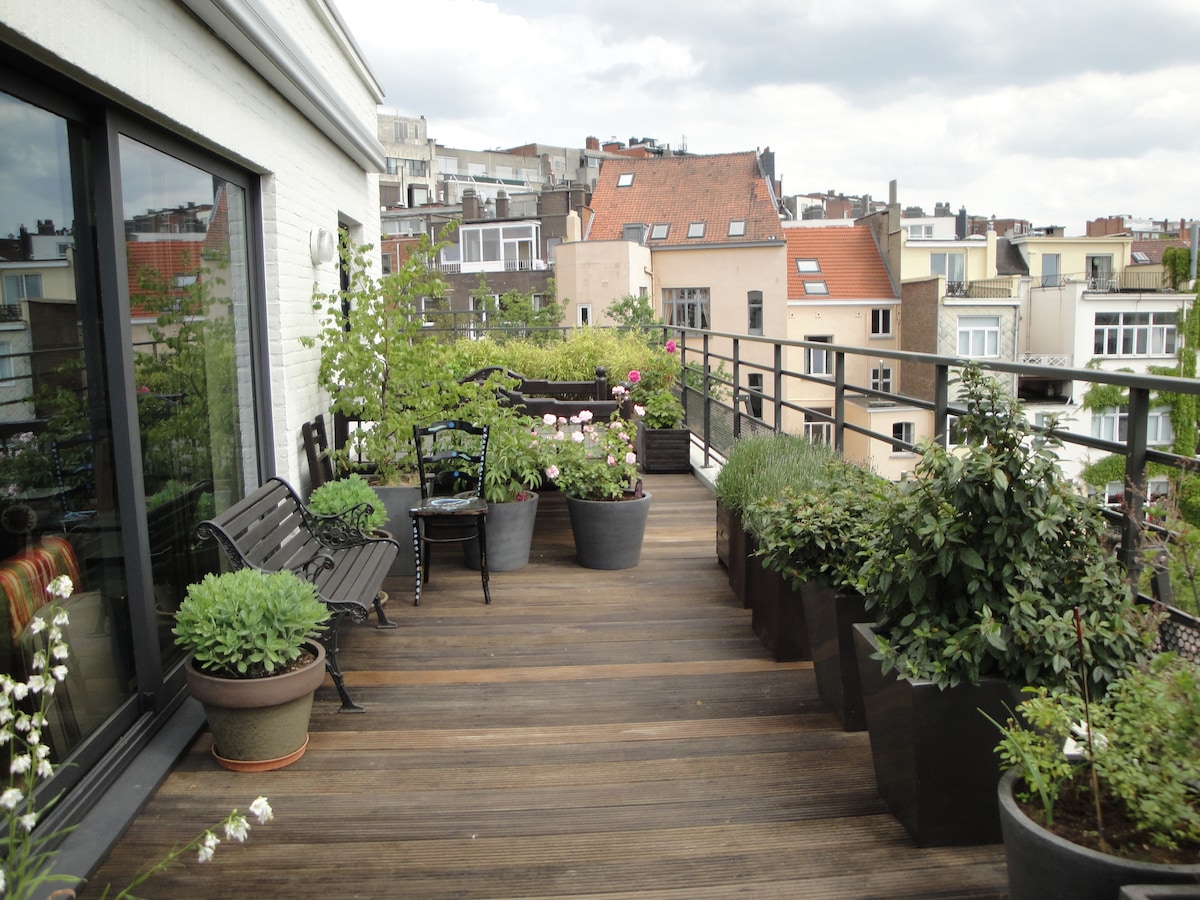 Popular Airbnb listing: TRANQUILITY AT CHATELAIN. in Ixelles Elsene