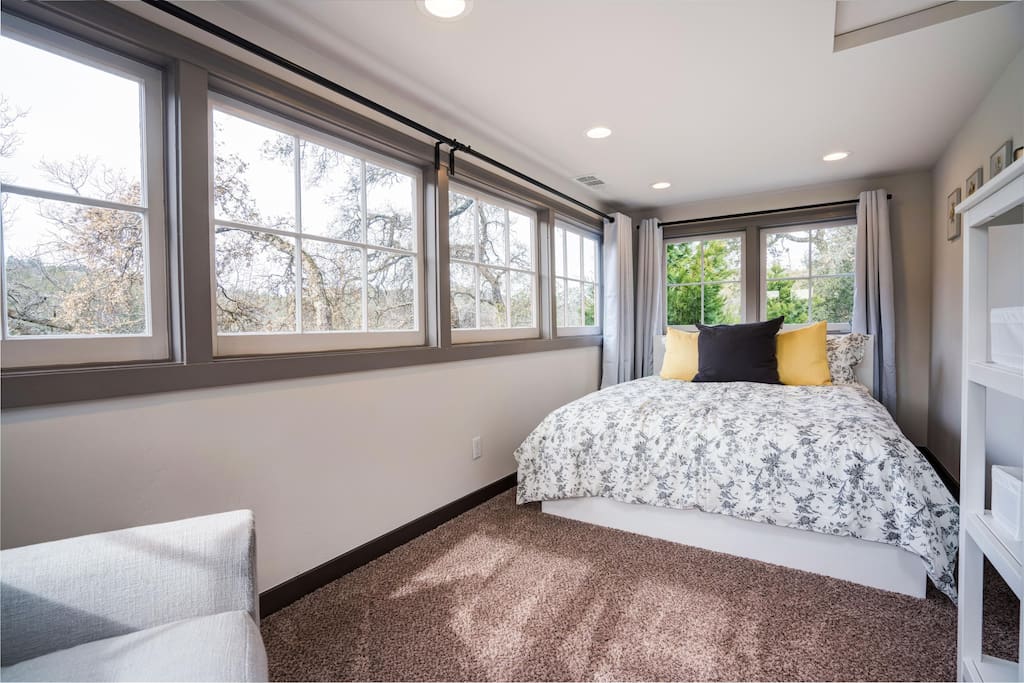 “Yellow Room” with a queen bed, luxury pillows and linens, a comfy reading chair and a magnificent view from bed of the night sky - sleeping under the stars