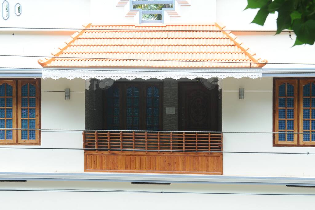 BALCONY BETWEEN ONE ROOM WIT FAN AND SECOND ONE WITH AIR CONDITIONER