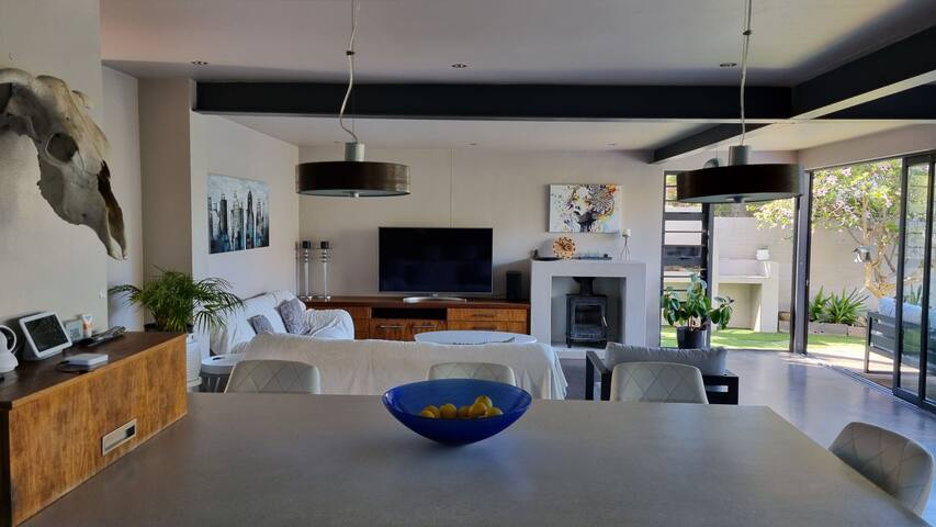 Smart stylish Beach House gallery image 5