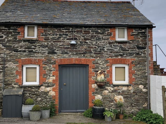 A Boscastle barn, rustic simplicity stunning views