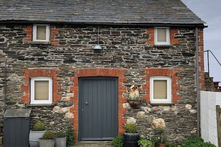 A Boscastle barn, rustic simplicity stunning views