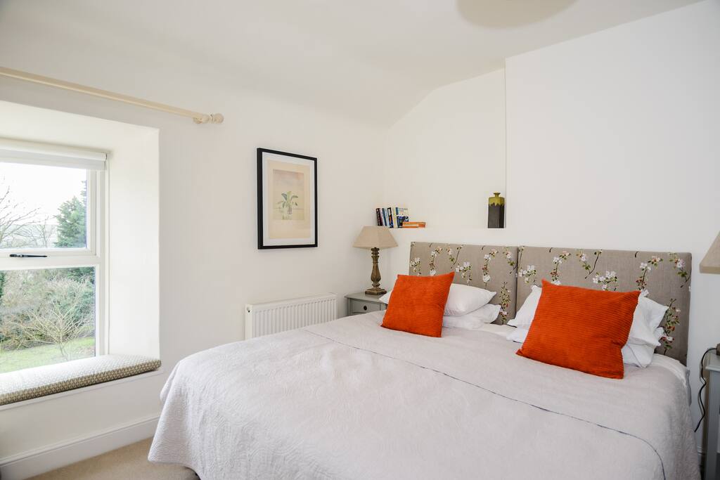 Bed 1 king or 2 singles with shower en suite