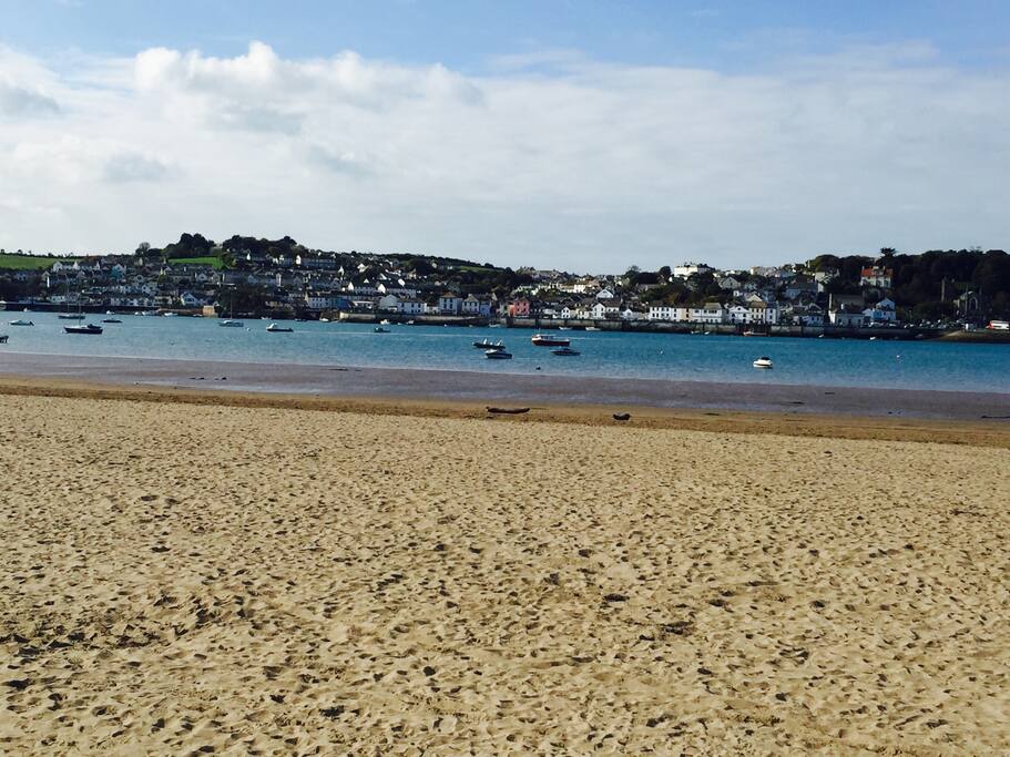 Instow Beach, perfect for dog walking or perhaps just a stroll in the sunshine. Directly opposite Appledore, there is a ferry which you can take each morning to visit Appledore.