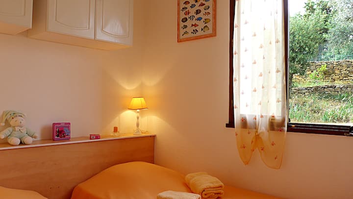 "Salmon" room (twin beds) open window overlooking the garden