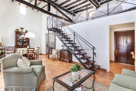 Popular Airbnb listing: Casa dell'Arco Cartari (Cartari Arch House) in Palermo