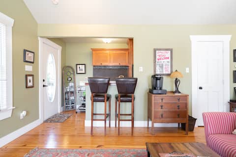 Top performing Airbnb: Monarchs and Music Woodland Heights Garage Apt in Houston
