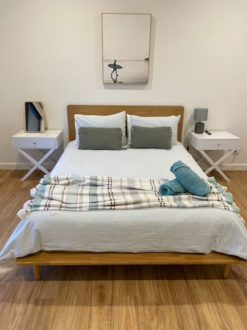 Views retreat Minutes to hot springs and beach. gallery image 3