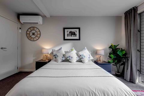 Close to City, Modern, Warm and Quiet