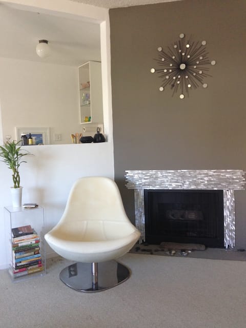 Chic One Bedroom in the Heart of LA