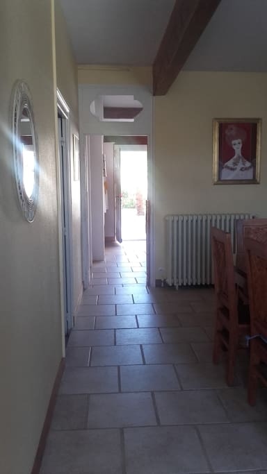 entrée avec vue sur le jardin