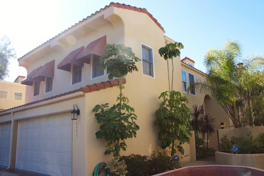 Calabasas - Gated Community