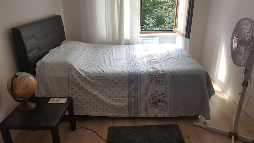 Cozzy room at Bostancı (Close to transports)