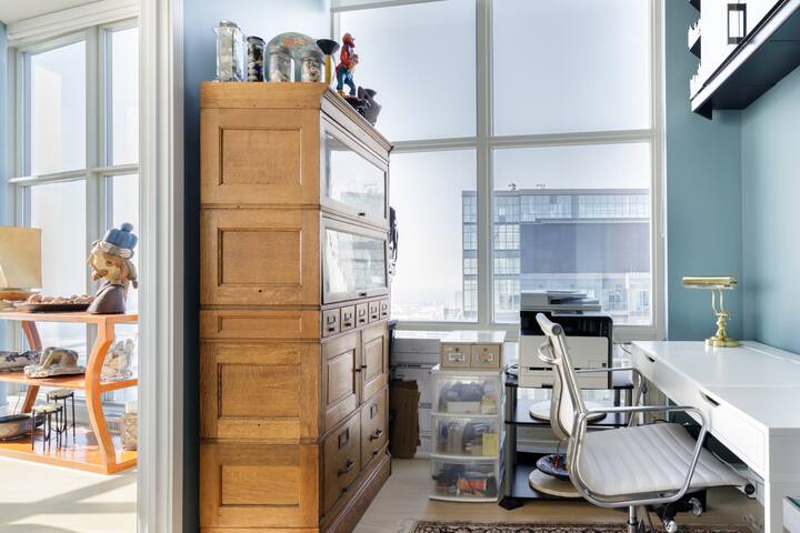 Windows Galore in Modern Apartment near Waterfront gallery image 4