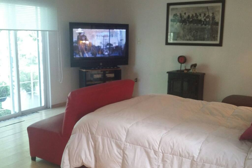 Recámara principal con servicio de cable