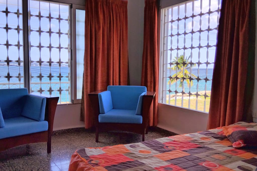 COZY, AIRY AND PRIVATE ROOM