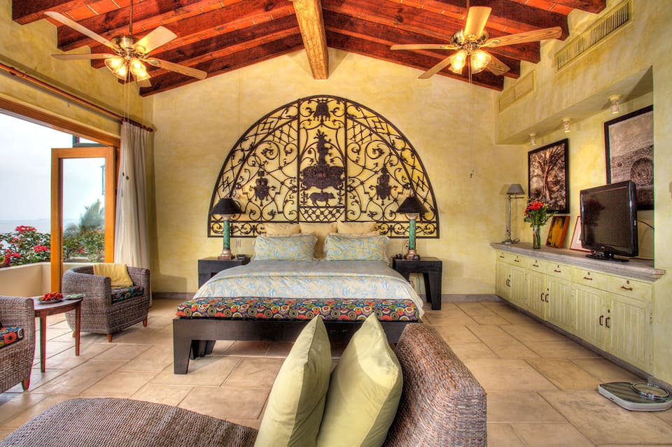 A hacienda-style villa on the Conchas Chinas shore, Puerto Vallarta, Jalisco, Mexico, photo 7 of 10