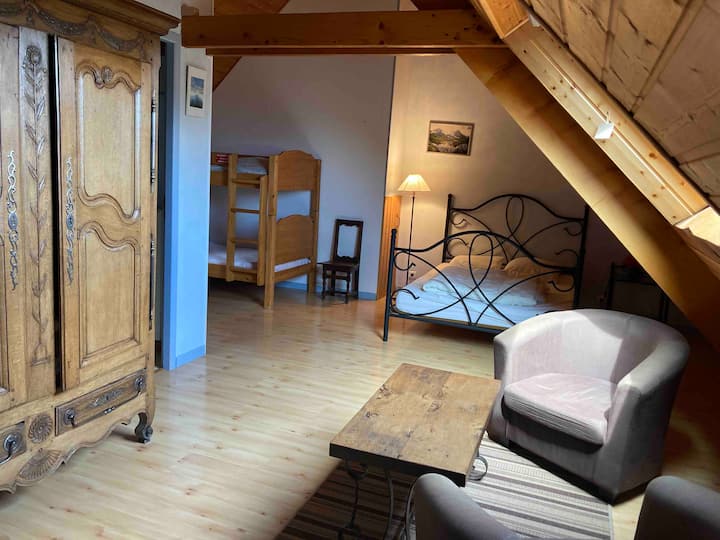 Chumba cha kulala cha 2 kwa watu 4 walio na kitanda cha ghorofa na kitanda 1 cha watu wawili