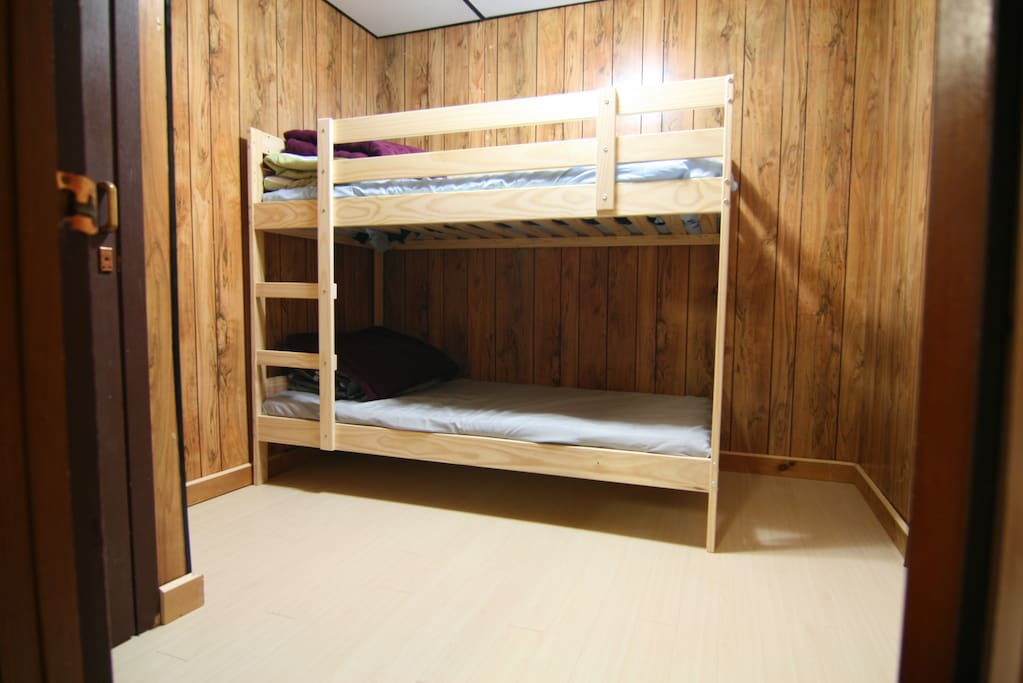 Bedroom 2: Bunk bed