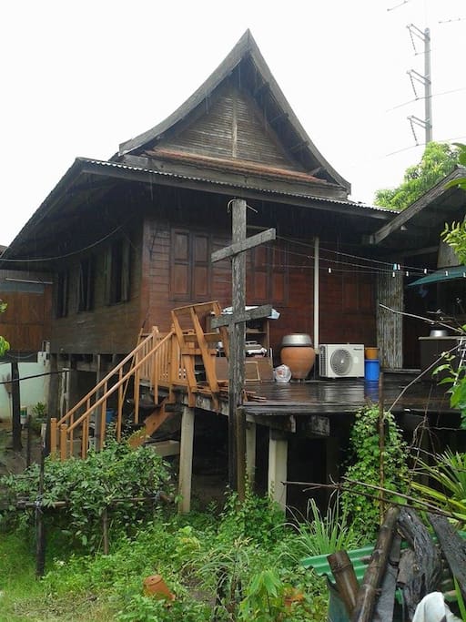Thai house This is a fantastic preserved historic monumental wooden house. During your stay I can teach you traditional Thai style cooking. The other day we can make a magnificent trip by bike through the outer Bangkok city, either to start or end your holidays here in a relaxed atmosphere. If you do not like to cook yourself I can serve a full Bed and breakfast or you can use the kitchen on your own. I will provide you with information for the best places in the neighbourhood or nearby Ayutthaya. Rent includes a 50 minute pick up service to/from BKK airport; about 50km from my house. Bicycle riders are welcome too, my pick up has a special bike frame; but you may cycle yourself here.