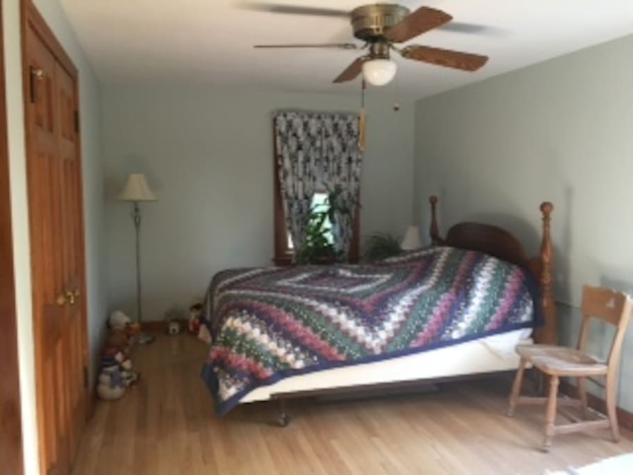 Bedroom 1 - Queen