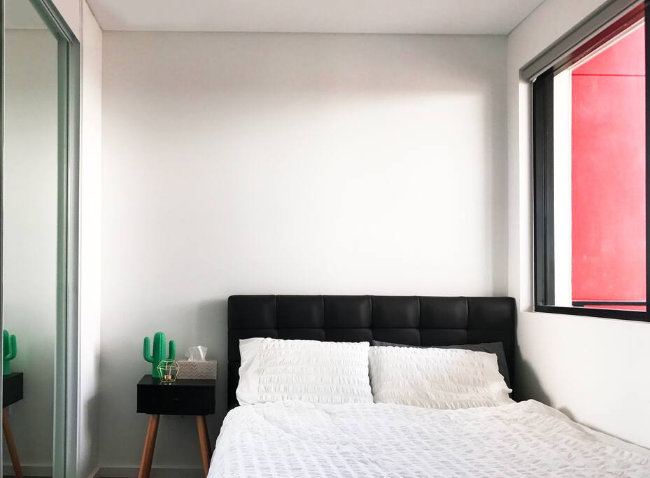 Queen size bedroom