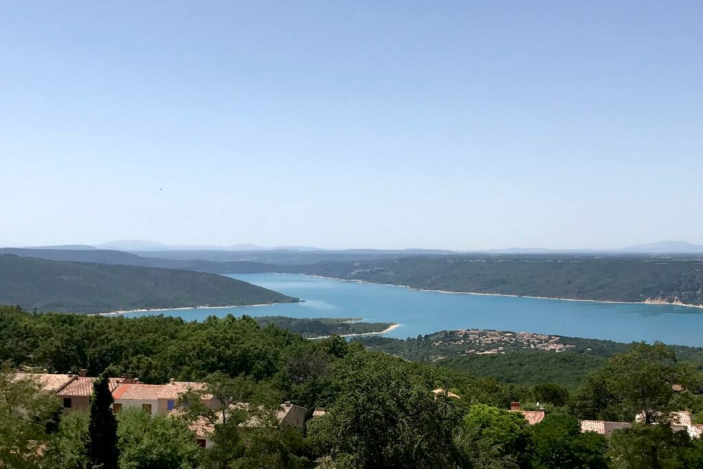 vue du salon sur le lac de sainte Croix