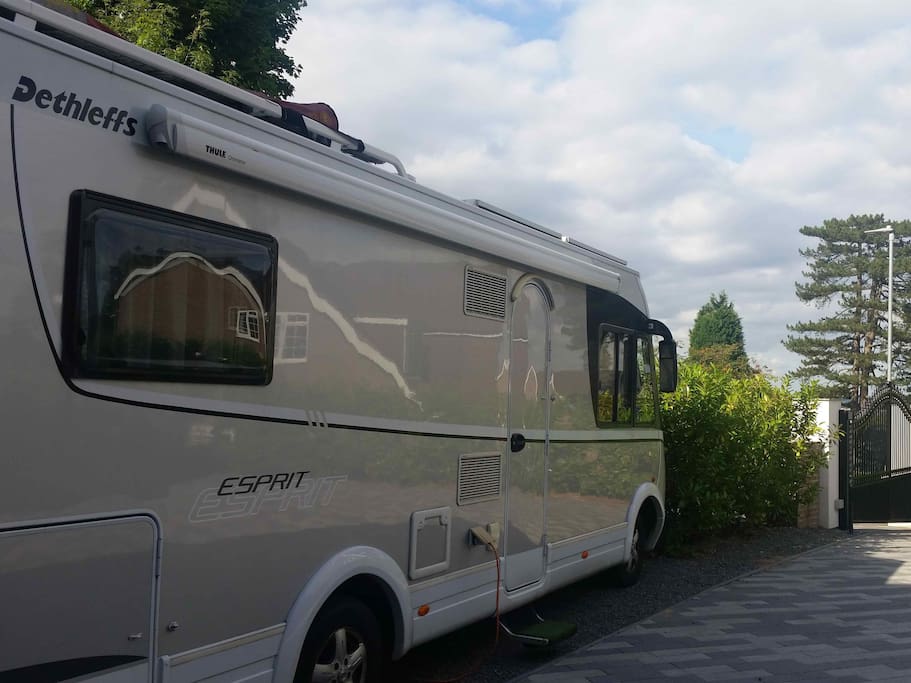 Luxury Motorhome - Fully self sufficient
