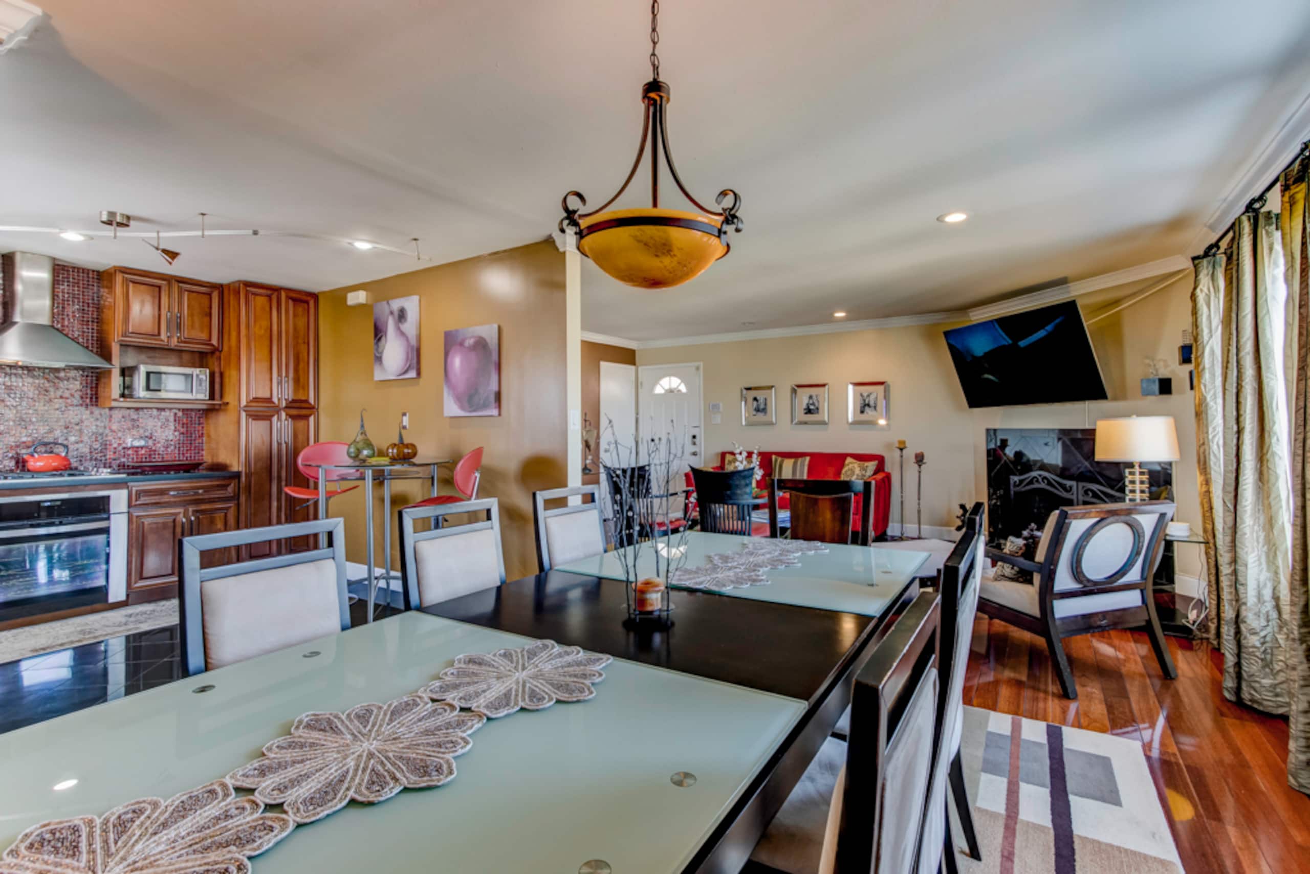 Home in Daly City · ★4.89 · 3 bedrooms · 3 beds · 2 baths - Image 15