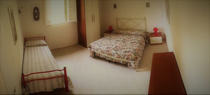 غرفة نوم مزدوجة + 1 سرير مفرد