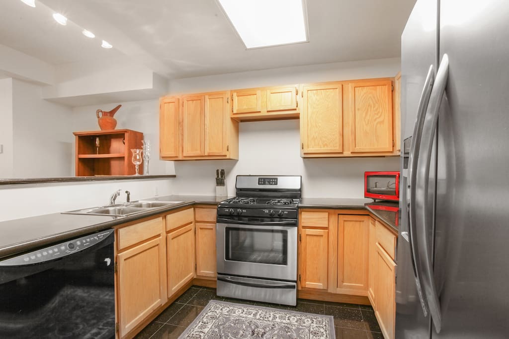 Fully appointed kitchen stocked with all kitchen basics.